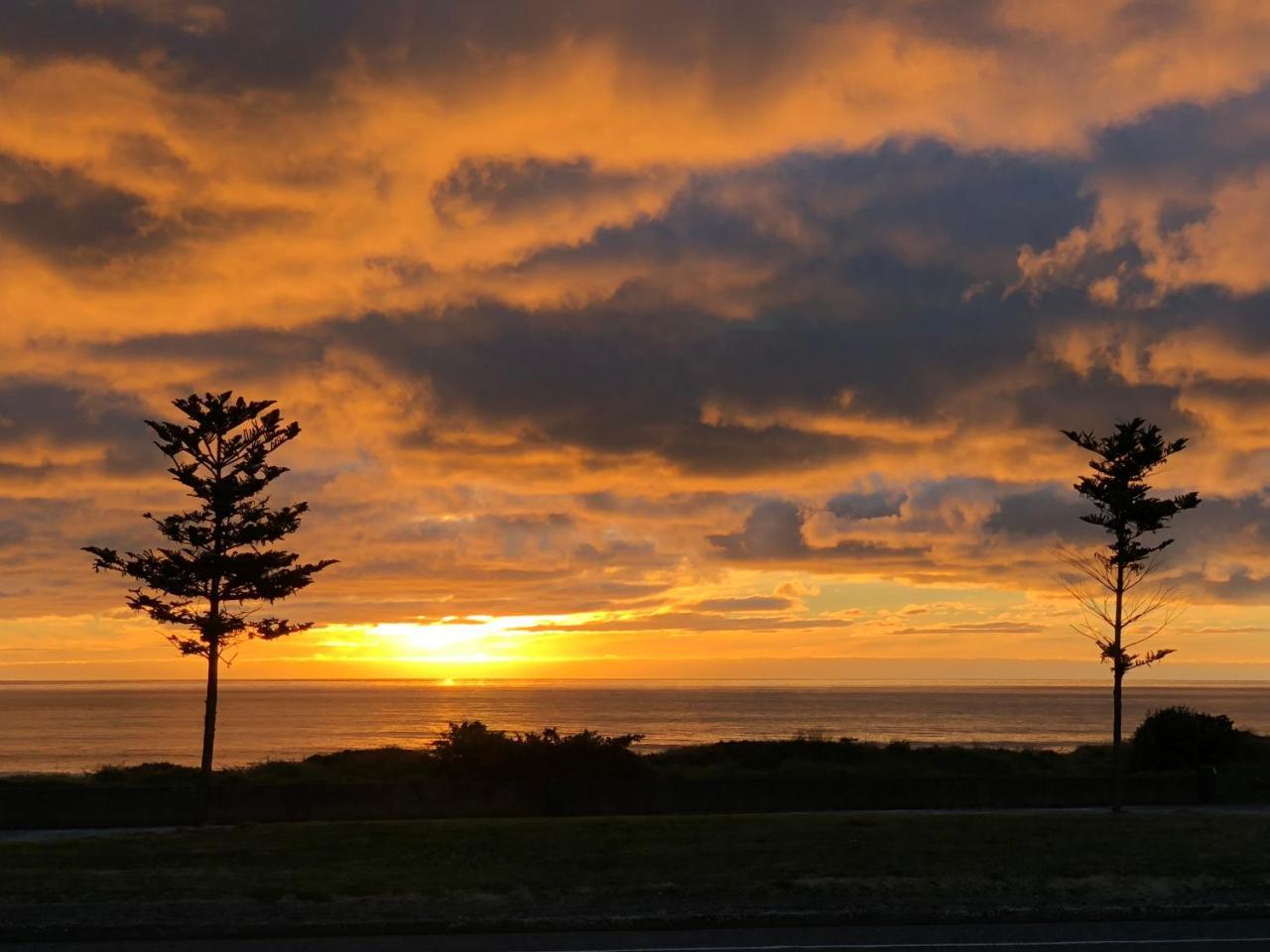 Otaki Beachfront Getaway Экстерьер фото